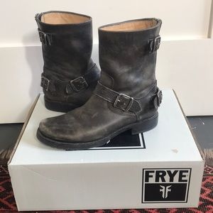 Frye Veronica Back Zip Short Boot 7.5 Black